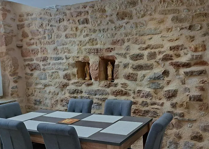 Holiday home Charmante Maison De Village Saint-Come-d'Olt