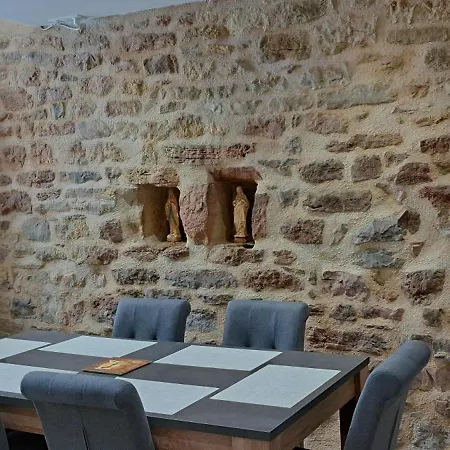 Дом отдыха Maison De Charme Renovee Au Coeur Du Village Saint-Come-d'Olt