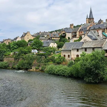 Дом отдыха Maison De Charme Renovee Au Coeur Du Village Saint-Come-d'Olt
